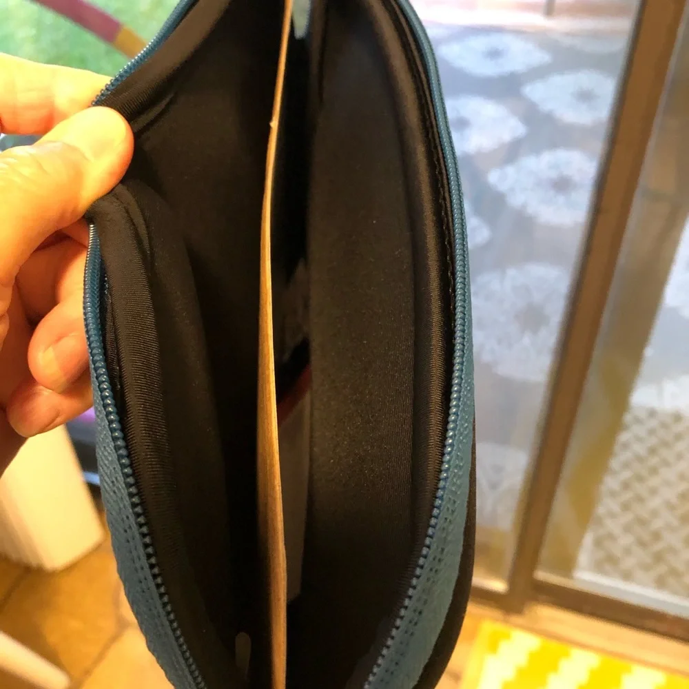 Targus zippered nice